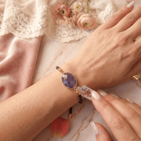 Énergie Nomade : Le Bracelet Cordon Ajustable aux Pierres Facettées