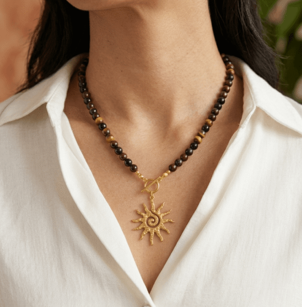 Collier Trois Protection Œil de Tigre, Faucon et Taureau