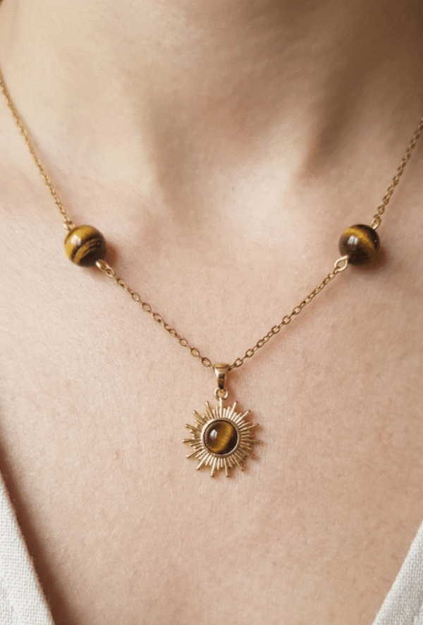 Rayon de Force – Oeil de Tigre & Pendentif Soleil Doré