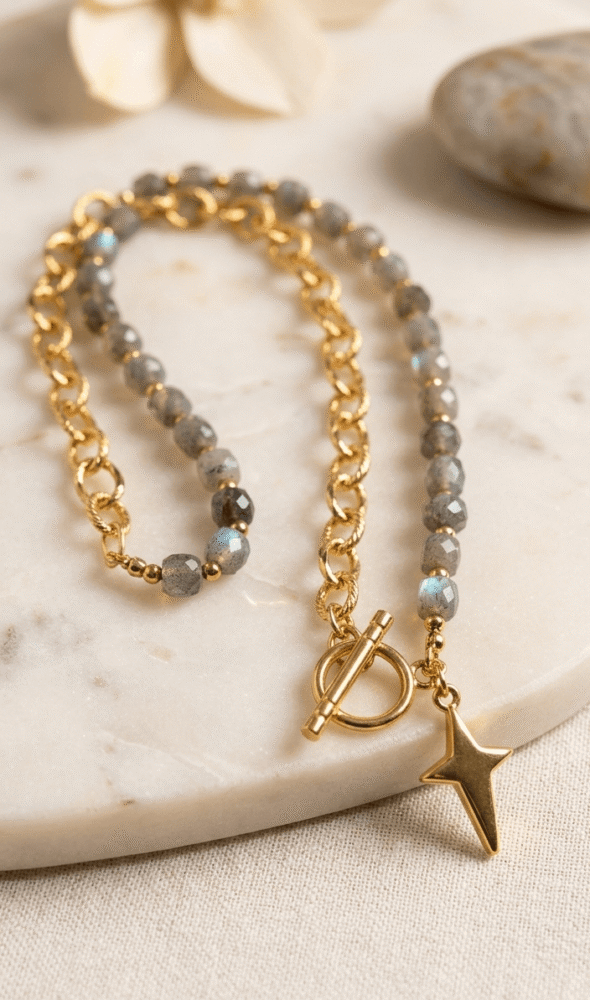 Collier Asymétrique Stella – Labradorite Mystique & Chaîne Maillons